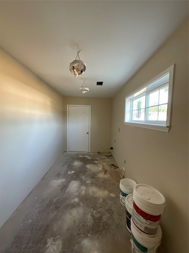 spare room featuring concrete floors