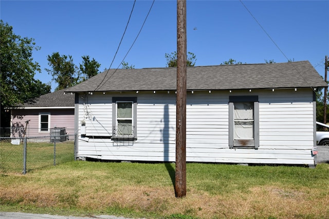 rear view of house featuring a lawn