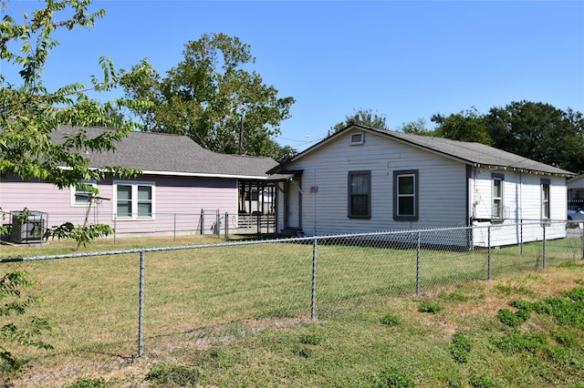 single story home with a front yard