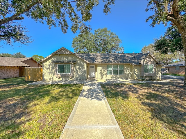 single story home with a front yard