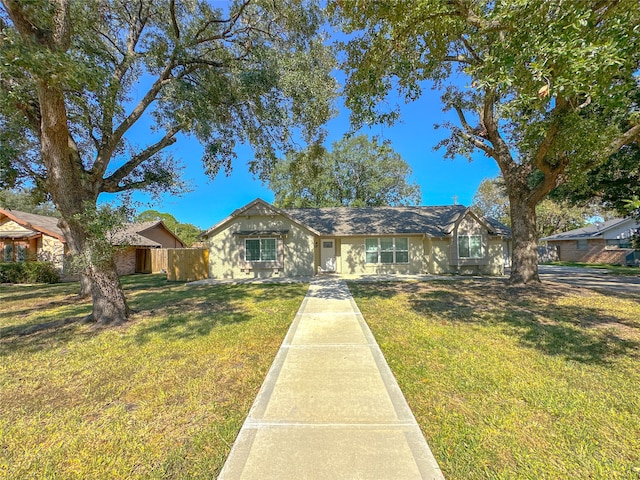 single story home with a front yard