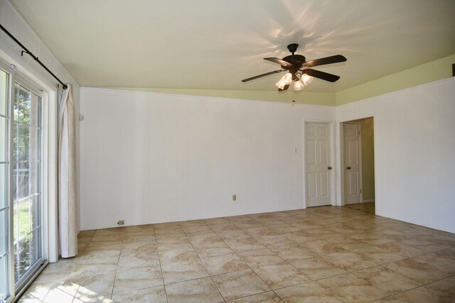 empty room with ceiling fan