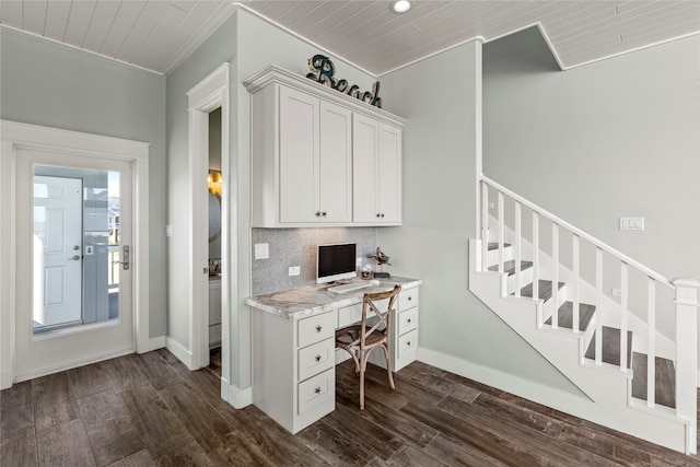 office with crown molding, dark hardwood / wood-style floors, and built in desk