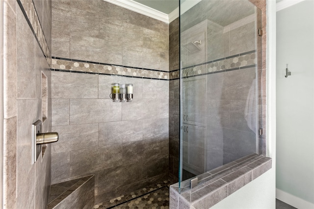 bathroom featuring ornamental molding and tiled shower