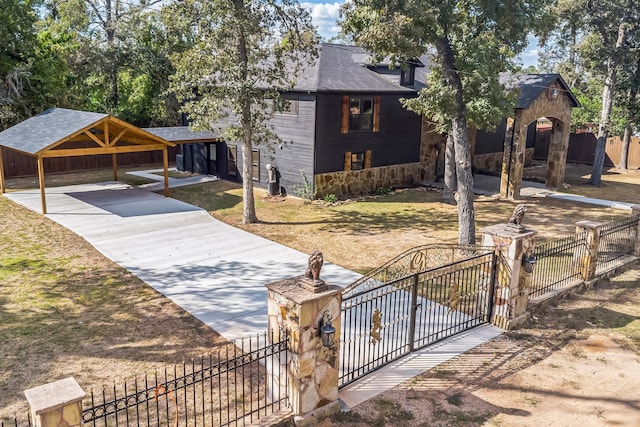 view of front of house featuring a front yard