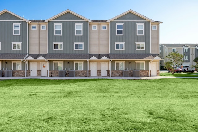 townhome / multi-family property featuring a front lawn and a garage