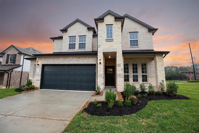 view of front facade featuring a garage and a yard