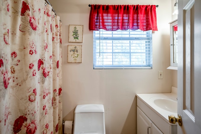 bathroom with a shower with curtain, vanity, and toilet