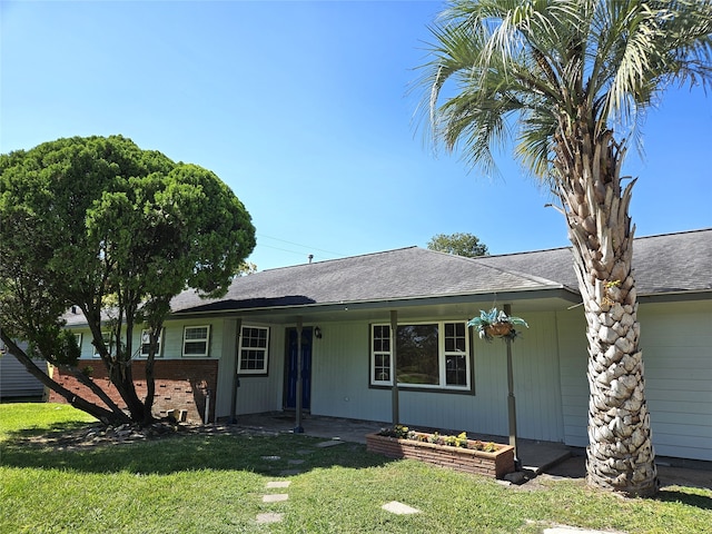 ranch-style home featuring a front yard