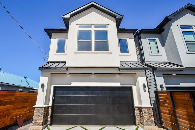 view of front facade featuring a garage