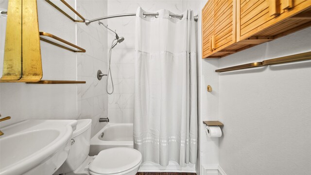 full bathroom featuring sink, toilet, and shower / bathtub combination with curtain