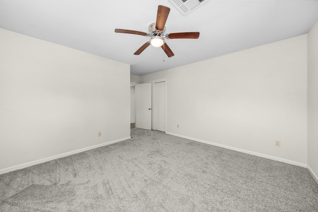 carpeted empty room featuring ceiling fan