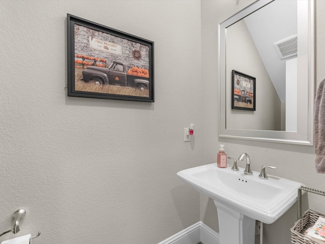 bathroom featuring sink