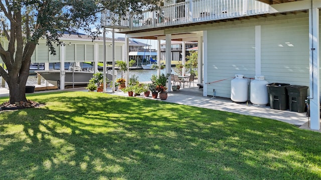 view of yard with a patio