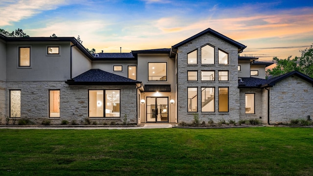 view of front of house featuring a yard