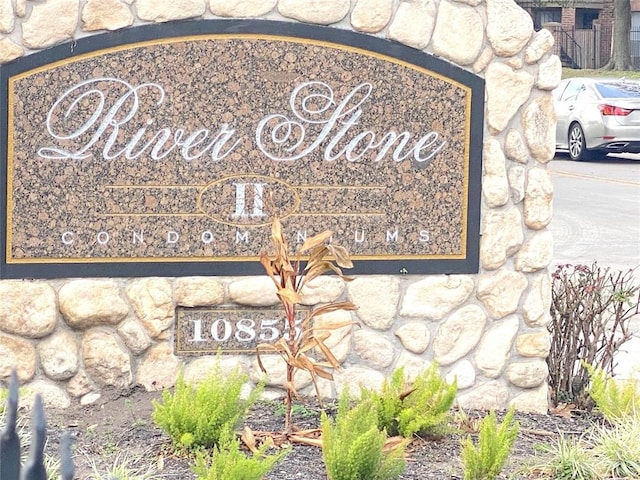 view of community / neighborhood sign