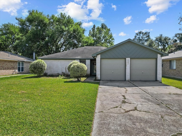 ranch-style house featuring a front yard