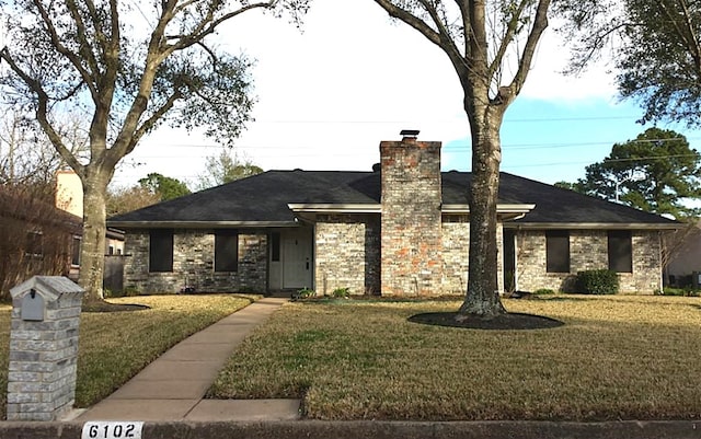 view of front of house with a front yard