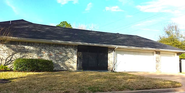 view of side of property featuring a lawn and a garage