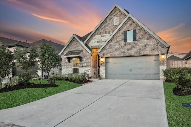 view of front facade featuring a garage and a yard