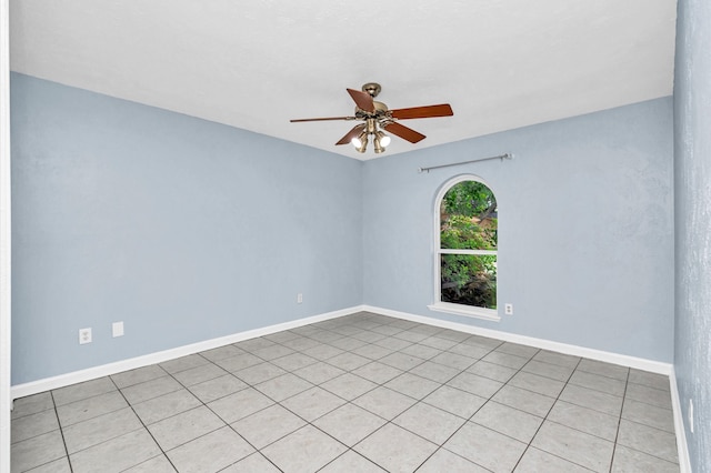 unfurnished room featuring light tile patterned flooring and ceiling fan