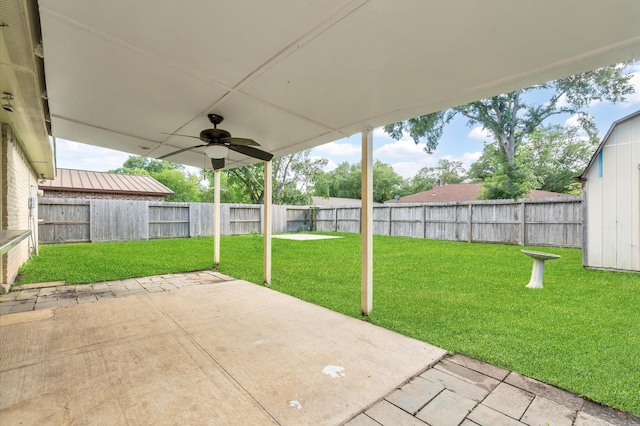 view of patio with ceiling fan