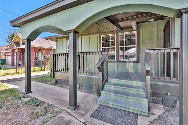 entrance to property featuring covered porch