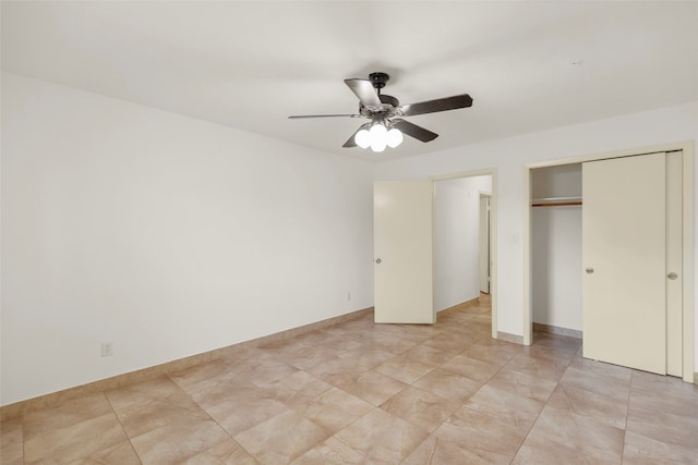 unfurnished bedroom featuring ceiling fan and a closet