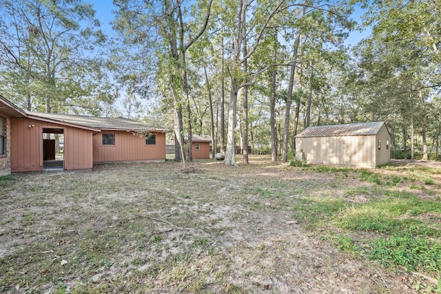 view of yard with a shed