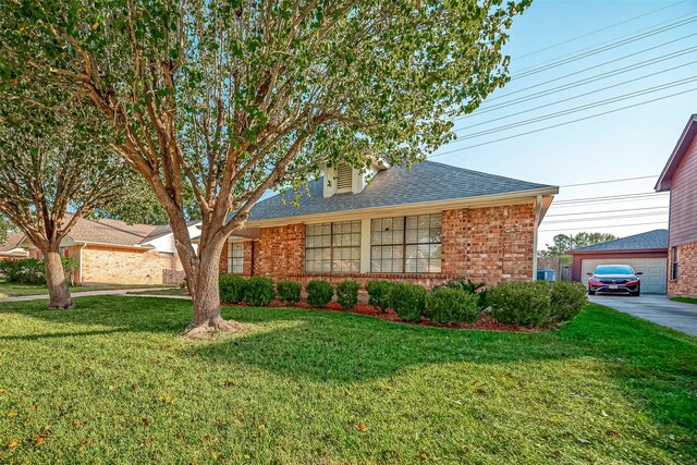 2810 Pineleaf Dr, Sugar Land, TX 77479 - view of front of home featuring brick siding, a shingled roof, and a front yard