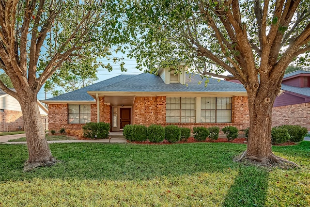 view of front of property with a front lawn