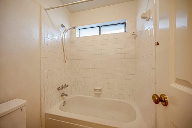 2810 Pineleaf Dr, Sugar Land, TX 77479 - full bath with toilet and bathtub / shower combination