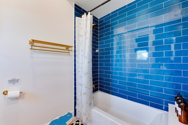 bathroom featuring shower / bath combo