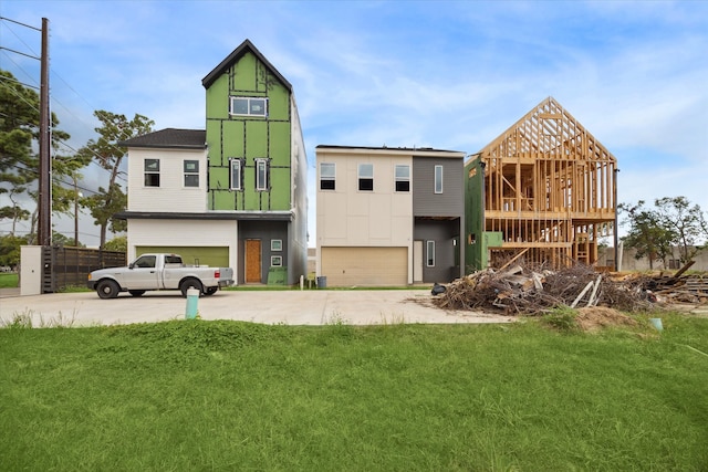 view of front of home featuring a front yard and a garage