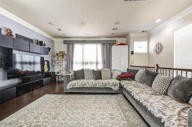 living room with dark wood-style flooring, plenty of natural light, ornamental molding, and recessed lighting
