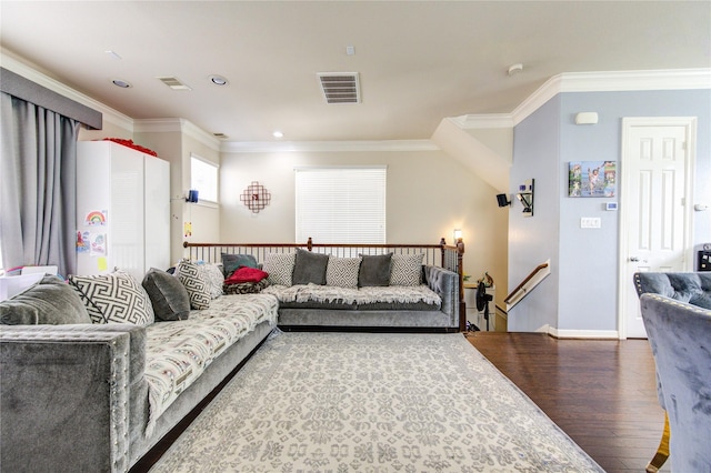 living area featuring ornamental molding, wood finished floors, baseboards, and recessed lighting