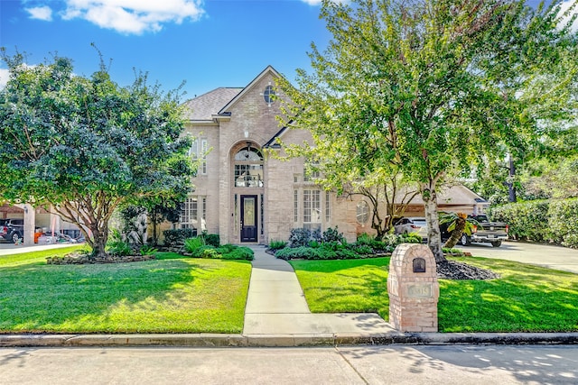 view of front facade featuring a front lawn and a garage