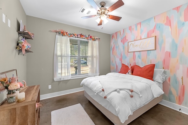 bedroom with ceiling fan