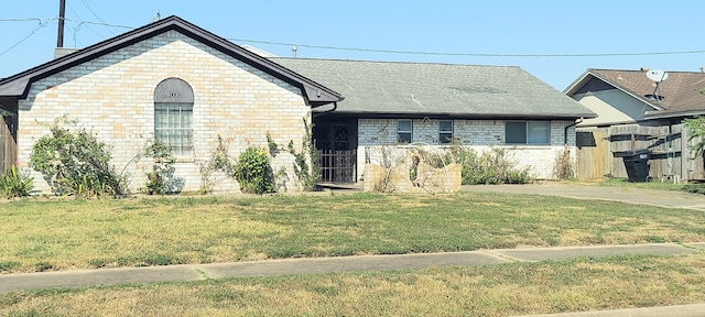 view of front of property with a front lawn