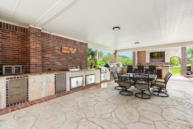 view of patio / terrace with area for grilling and grilling area