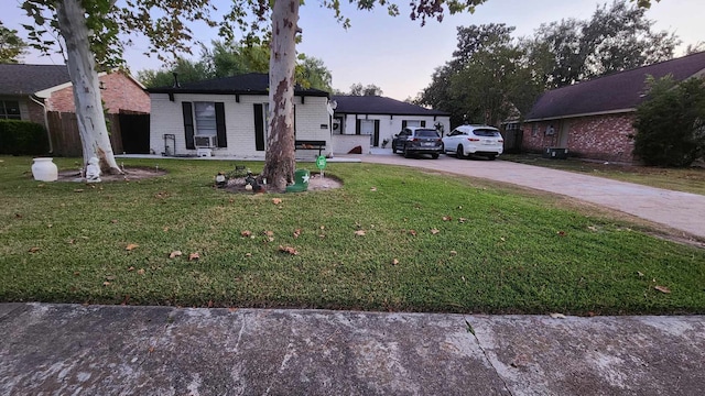 view of front of property with a lawn