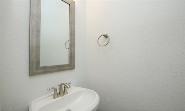 bathroom featuring sink