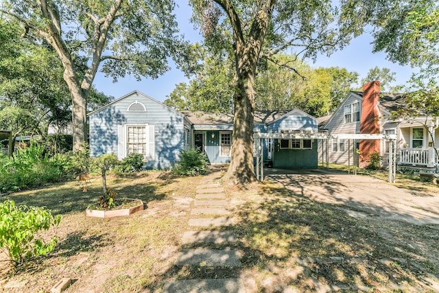 view of front of house featuring a carport