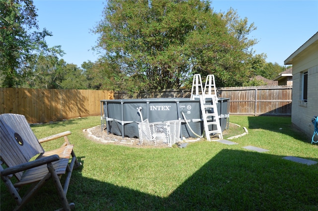 view of yard with a fenced in pool