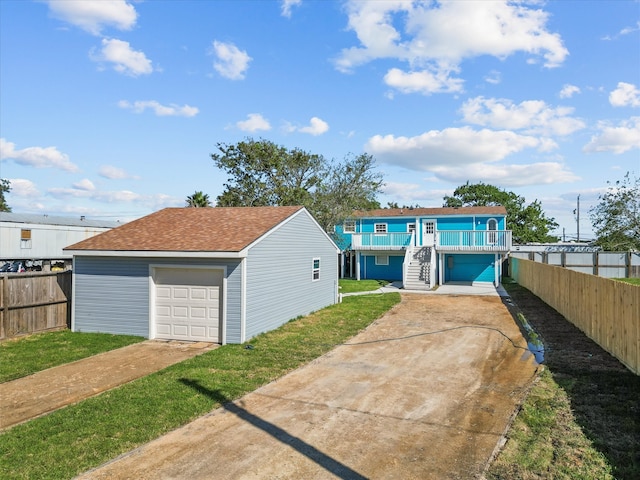 view of front of home with a front lawn