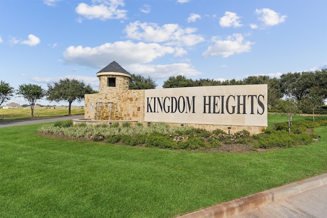 community sign featuring a lawn