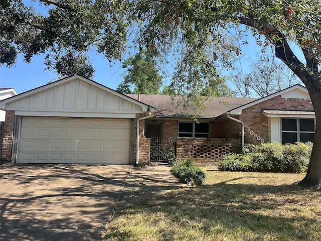 ranch-style home featuring a front lawn and a garage