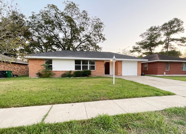 ranch-style house featuring a front lawn and a garage