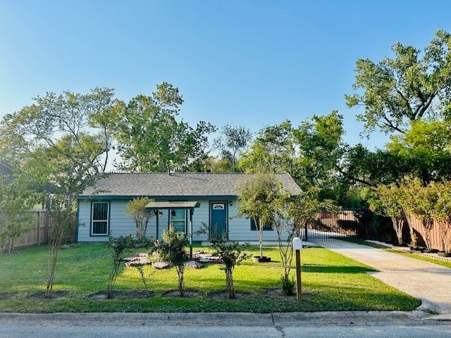 ranch-style home with a front yard