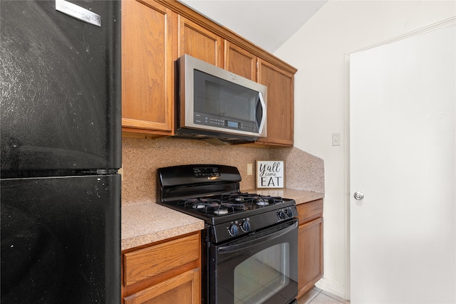 kitchen with backsplash and black appliances